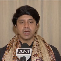 BJP hails Tharoor's article on dynastic politics, targets Congress leadership