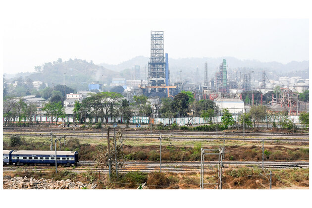 Oil companies may have to absorb higher crude costs as negative sentiment amid LPG shortages makes price hikes difficult: Report