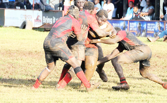 Omuzannyi wa Plascon Mongers (ku kkono) ng'awaguza ekisenge kya Buffaloes Omuzannyi wa Plascon Mongers (ku kkono) ng'awaguza ekisenge kya Buffaloes