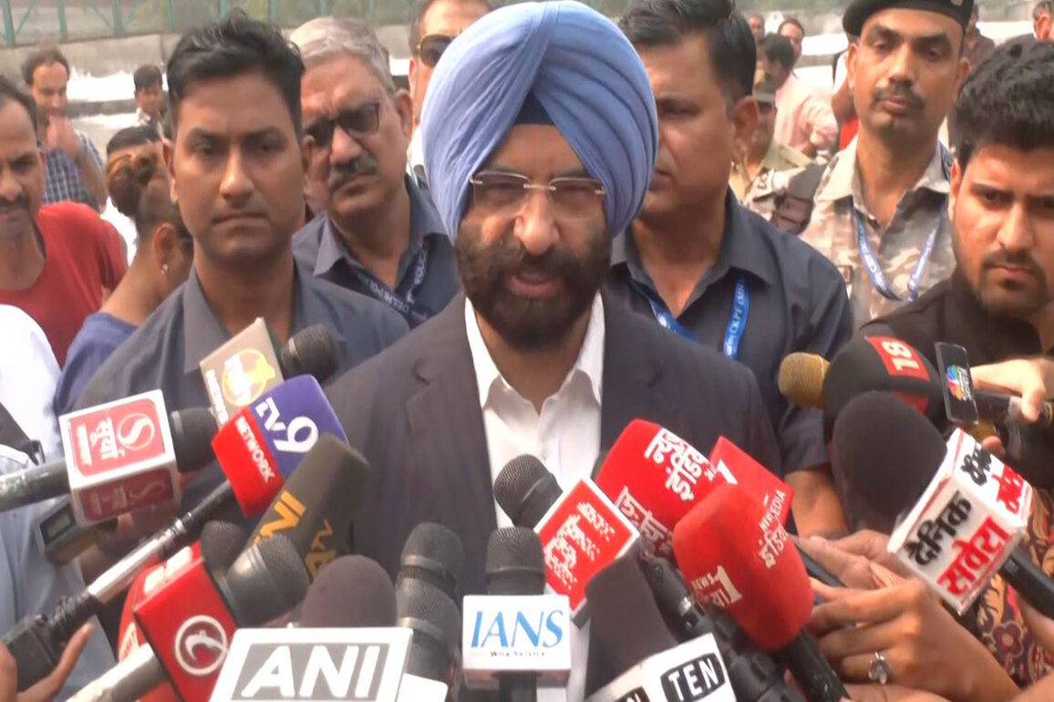 Delhi: Environment Minister Sirsa inspects pollution control measures in Anand Vihar