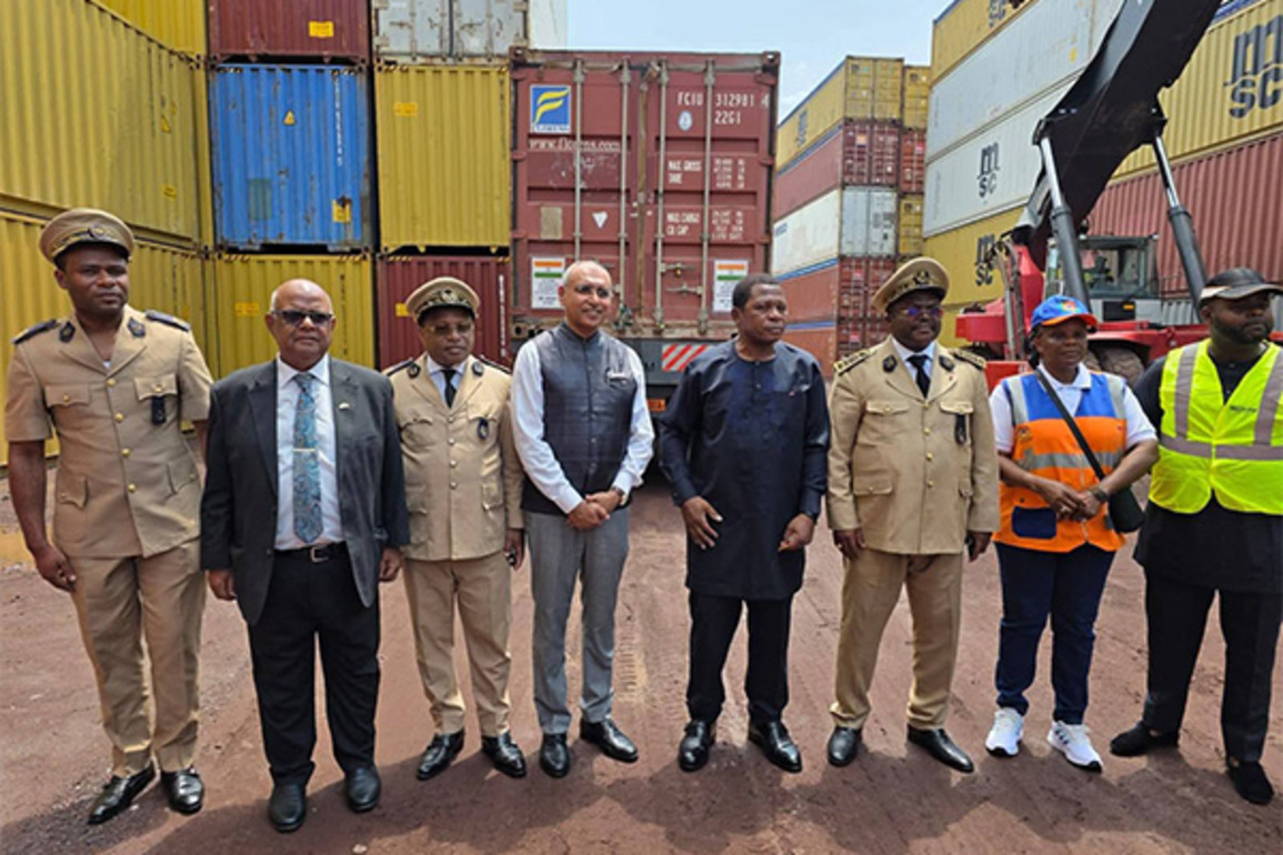 India donates 1000 metric tonnes of rice and essential medicines to Cameroon