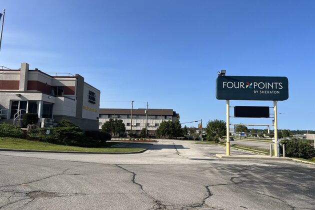Airport Hotel Sold at Auction   Urban Milwaukee