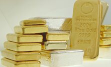 Gold stronger on US data