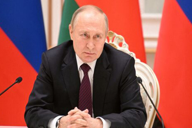 Putin's bodyguards carried "poop suitcase" to Alaska summit with Trump: Report