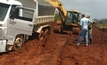 Mineradoras usam licença de terraplanagem para extrair minério