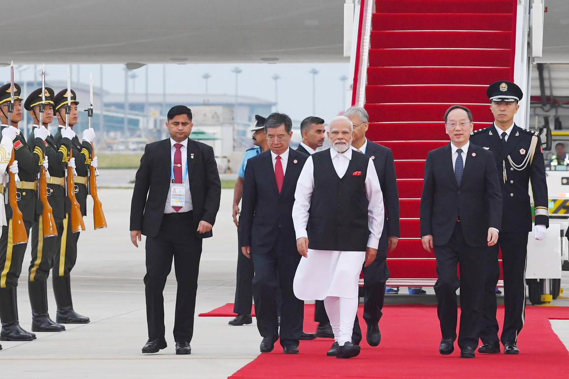 (SCO Tianjin Summit) CHINA-TIANJIN-INDIAN PM-ARRIVAL (CN)