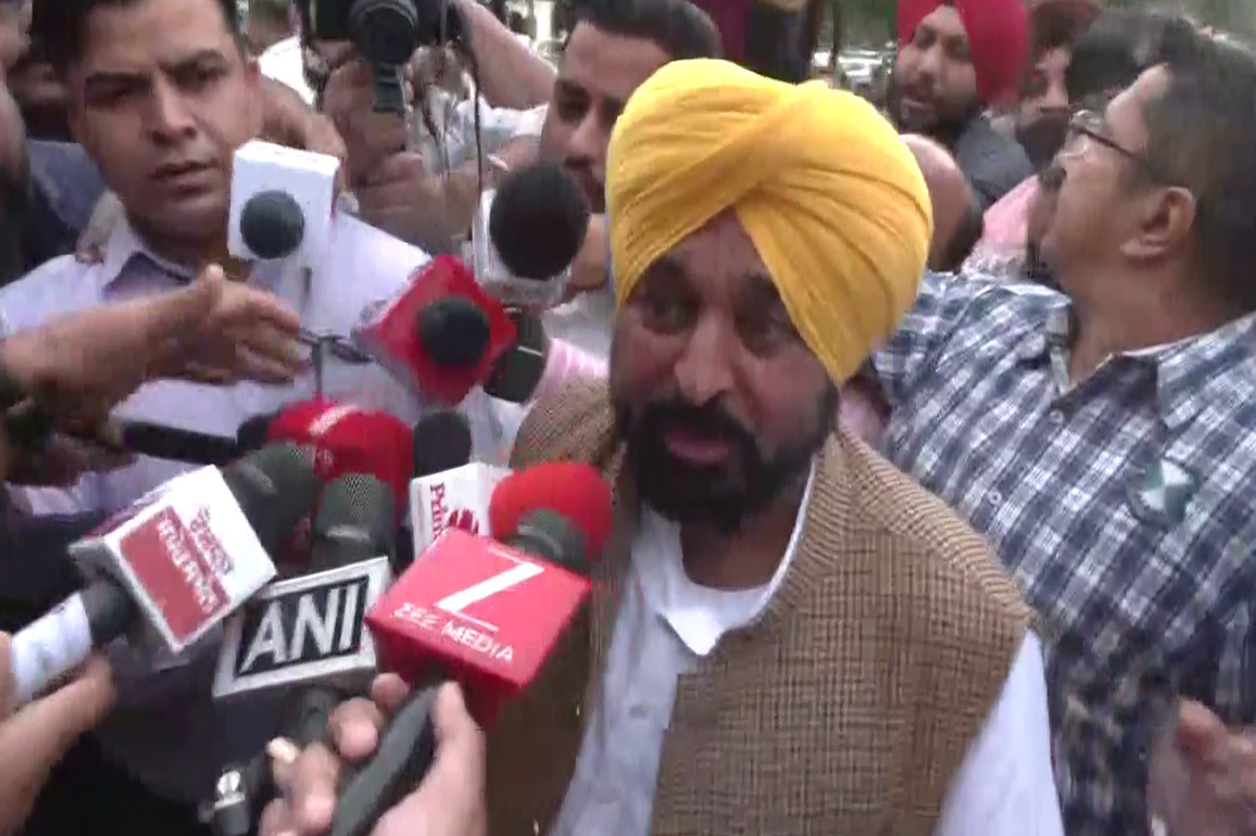Punjab CM leaves for Delhi, will meet President Murmu to raise issue of AAP MPs moving to BJP