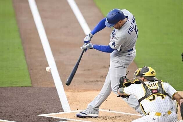 Dodgers sneak past Padres in 9th, move atop NL West