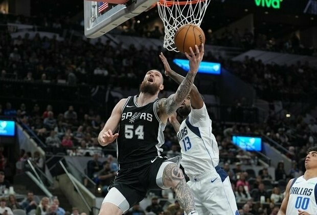 Seeking rare win streak, Spurs host struggling 76ers