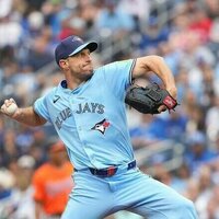 Blue Jays out to snap skid vs. Royals as AL East lead shrinks