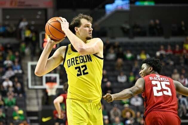 Oregon's woeful season comes to an end vs. Washington