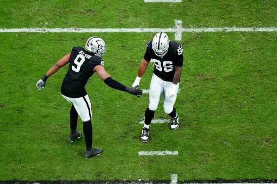 Raiders imponen su ley en casa y derrotan a los Titanes