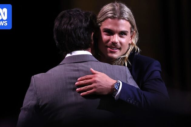 Geelong Cats AFL star Bailey Smith details mental health battle during All-Australian speech