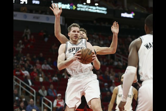 Spurs send reeling Rockets to 9th straight home loss