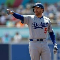 Freddie Freeman remains hot as Dodgers beat Rays