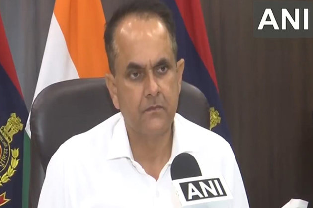 Delhi police deports 154 Bangladeshi migrants