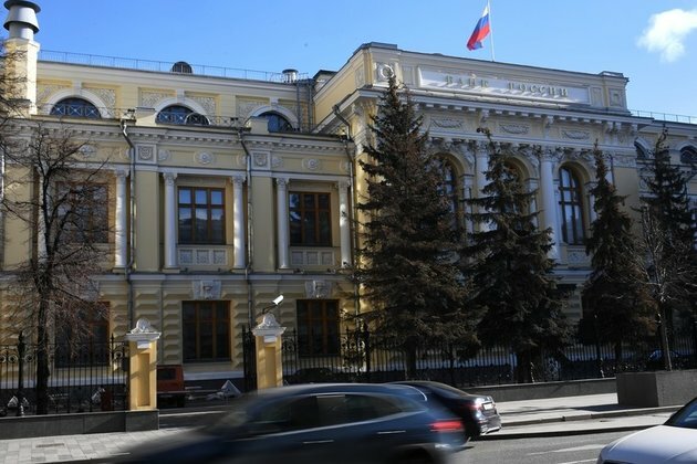 Russia shifts away from dollar and euro