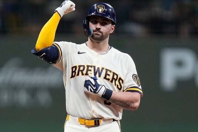 Garrett Mitchell's 4-hit effort powers Brewers past Reds