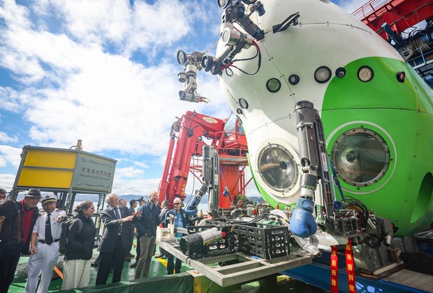 NEW ZEALAND-WELLINGTON-CHINA-JOINT DIVE EXPEDITION