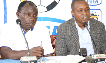 Chris Kalibbala, mmemba w'olukiiko lwa FUFA olw'oku ntikko (ku kkono) ne Deo Mutabaazi Chris Kalibbala, mmemba w'olukiiko lwa FUFA olw'oku ntikko (ku kkono) ne Deo Mutabaazi