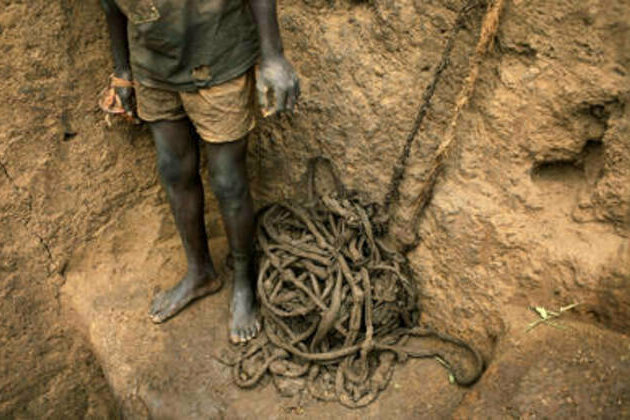 Dozens killed in DR Congo mine bridge collapse - authorities (VIDEO)