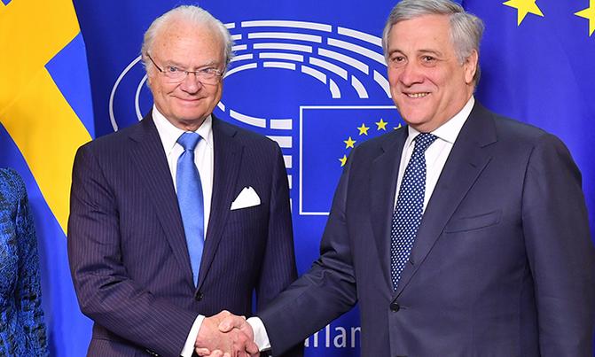 Euro parliament head hails Mussolini's efforts Euro parliament head hails Mussolini's efforts