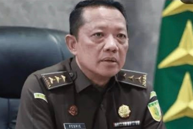 Anti-corruption raids force senior Indonesian prosecutor to step down