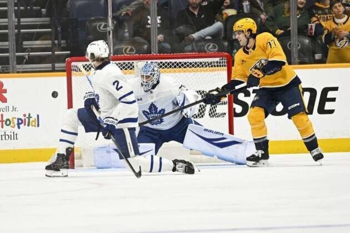 Predators score 3 third-period goals to down Maple Leafs