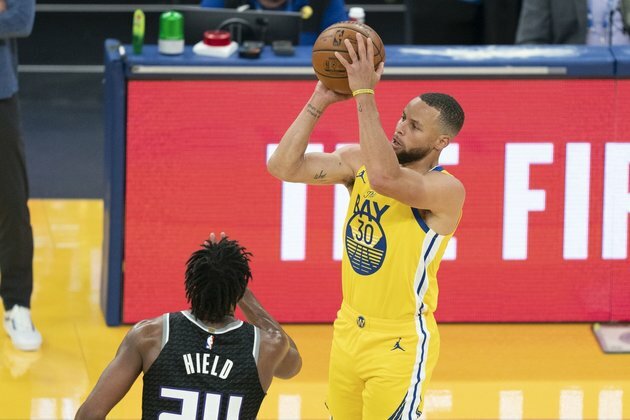 Steph Curry, Buddy Hield square off as Warriors face Kings