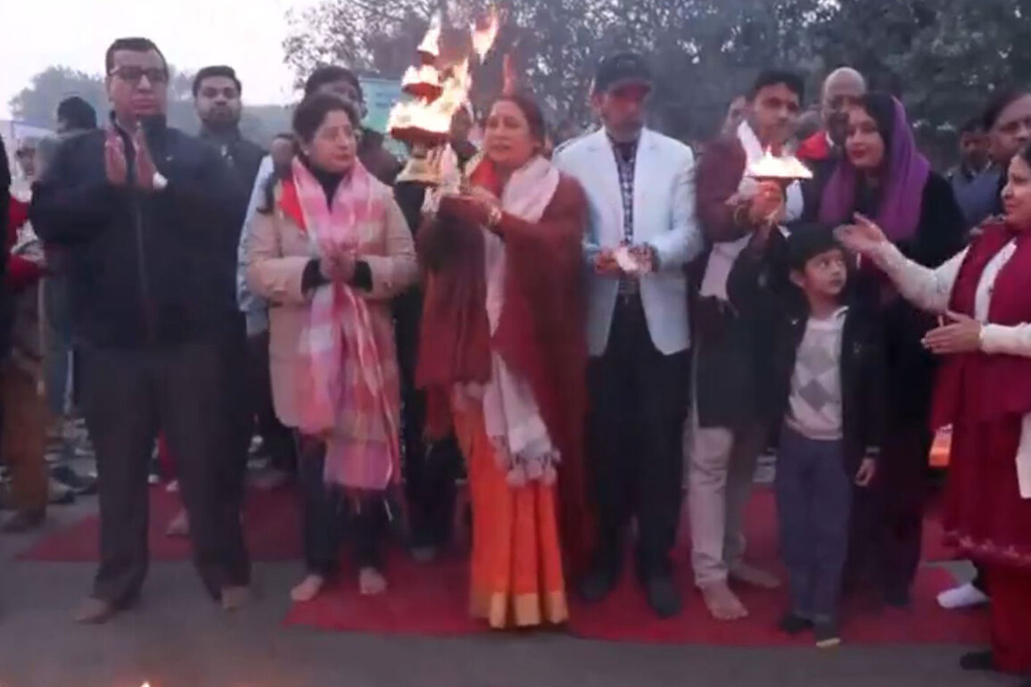Delhi: Special Yamuna Aarti held at ITO on Mauni Amavasya