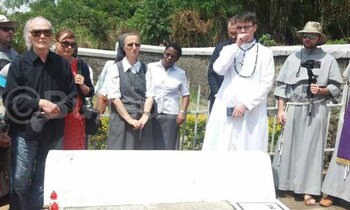 Wano nga bali ku ntaana z'abagenzi Wano nga bali ku ntaana z'abagenzi