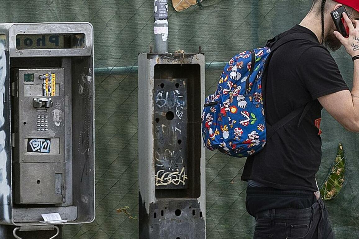 Hung up for good- L.A.s payphones fade into history