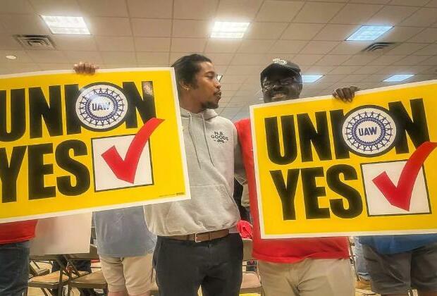 Workers at Volkswagen Tennessee plant vote to join UAW union