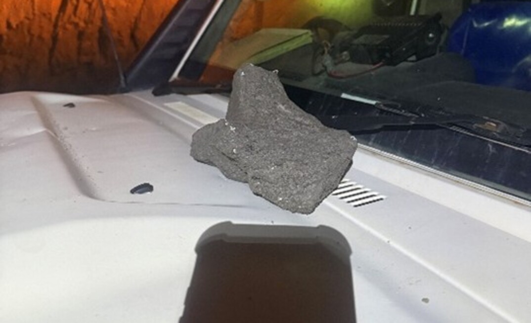 The rock landed on the vehicle's bonnet