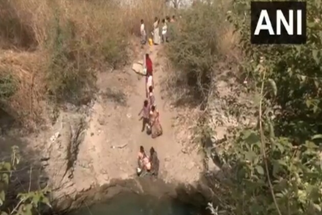 Maharashtra: Women in Yavatmal villages walk kilometres daily for water