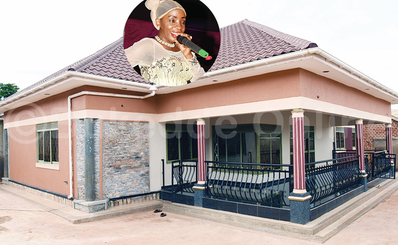 Amaka g’omuyimbi Stabua Natooro (ku kkono) ge yazimbye e Ndejje ku lw’e Ntebe. Yagayingidde gye buvuddeko era agamba nti yawonye okusula mu kifulukwa. Amaka g’omuyimbi Stabua Natooro (ku kkono) ge yazimbye e Ndejje ku lw’e Ntebe. Yagayingidde gye buvuddeko era agamba nti yawonye okusula mu kifulukwa.
