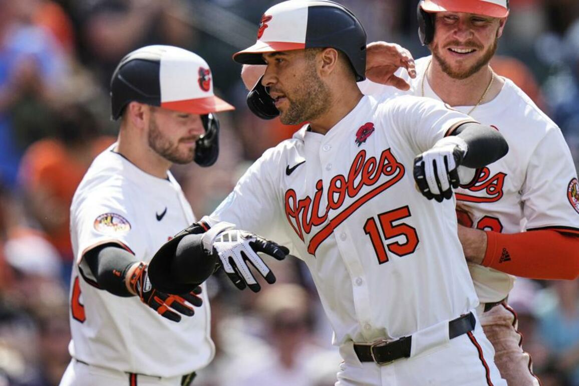 Ex-Cardinal Carlson launches Orioles to win vs. former team