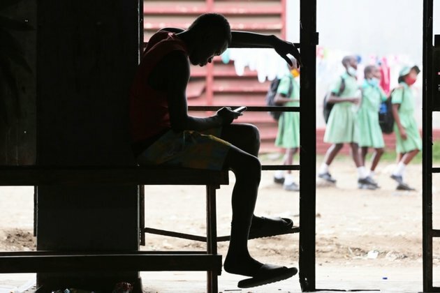 US, China Vie for Africa Mobile Phone Sector