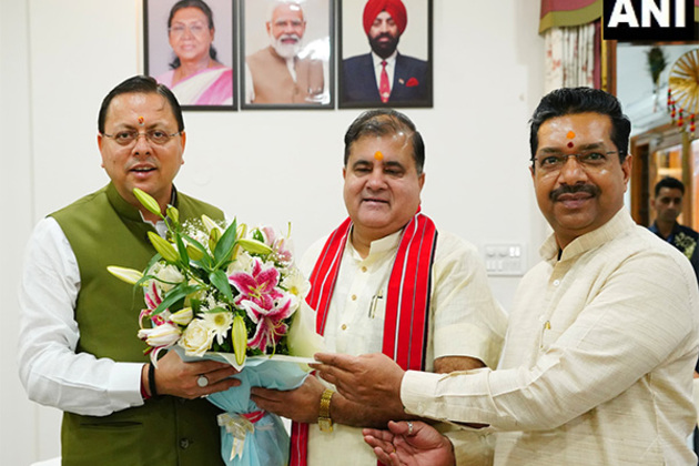 Uttarakhand CM Dhami welcomes newly elected BJP state president Mahendra Bhatt