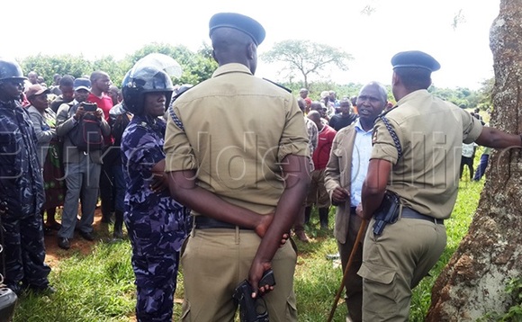 Omubaka Ssekikubo nga yeezooba ne Polisi Omubaka Ssekikubo nga yeezooba ne Polisi