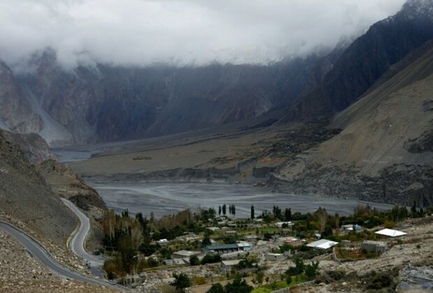 Melting glaciers endanger mountain villages in Pakistan