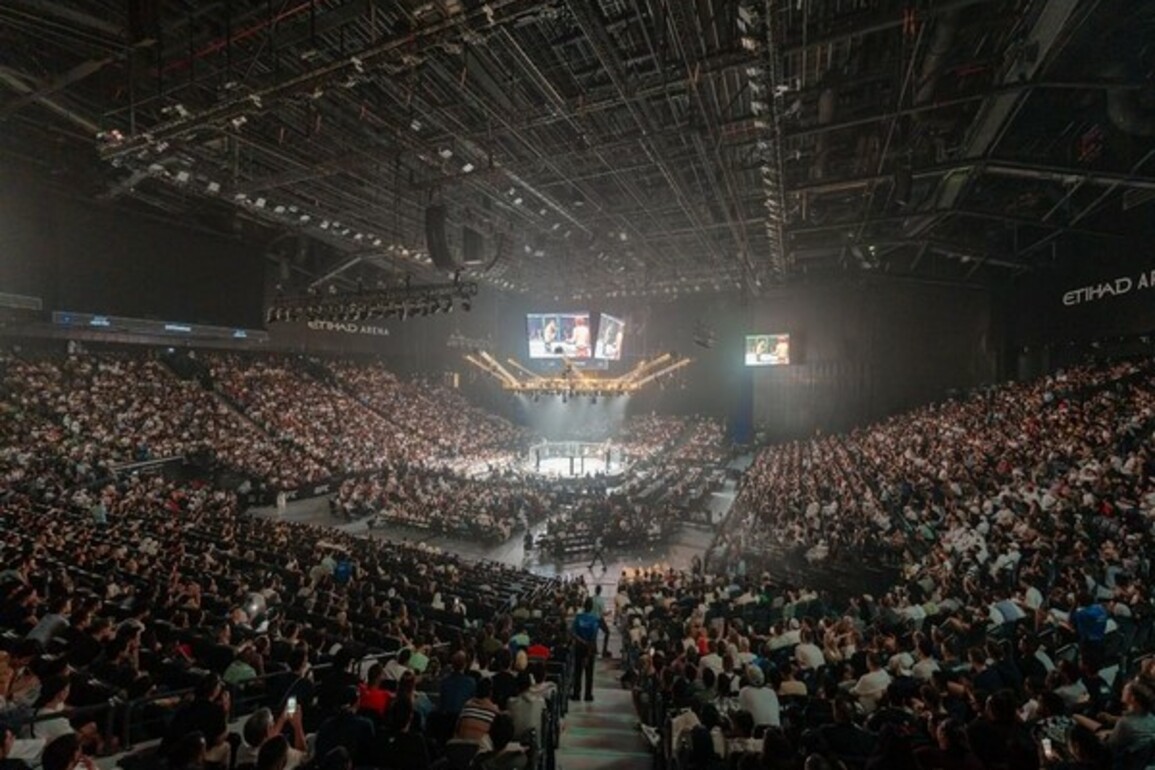 De Ridder beats Whittaker in split decision at UFC Abu Dhabi