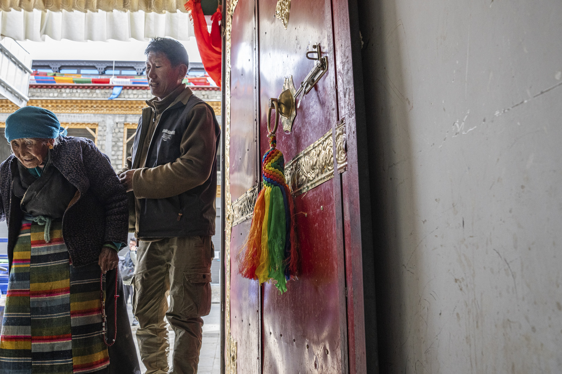InXizang | Yudron: Former serf witnesses Xizang's development, enjoys a flourishing life with families