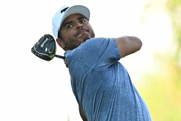 Sebastian Munoz breaks away from pack to lead at LIV Golf Chicago