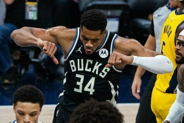 Giannis Antetokounmpo buzzer-beater lifts Bucks over Pacers