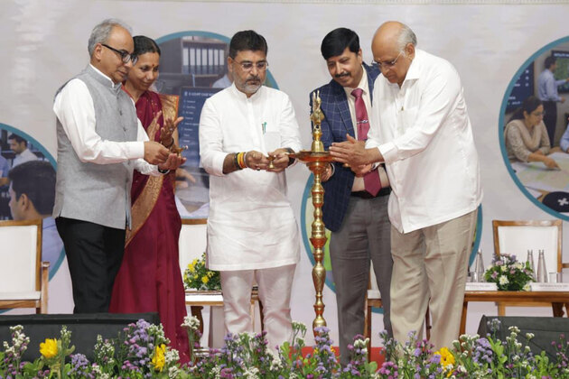 Gujarat CM inaugurates 3-day Chintan Shibir of Revenue Dept at Trimandir