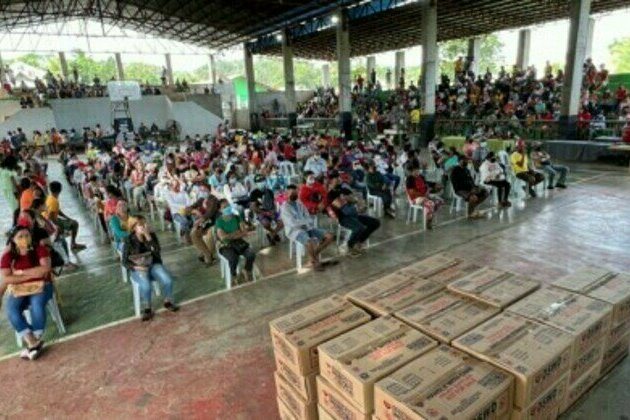 DSWD gives food aid to Covid-19 hit families in Zambo Sur town