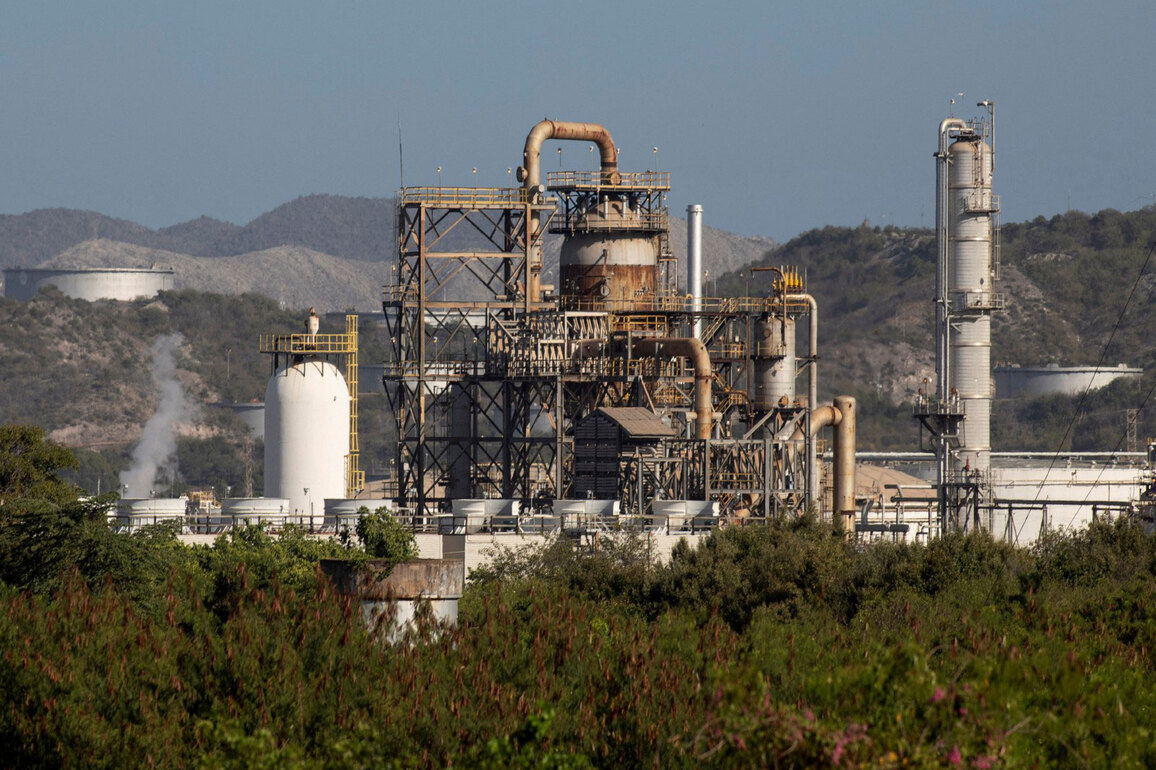 Venezuela passes sweeping oil law reform to open doors for foreign firms