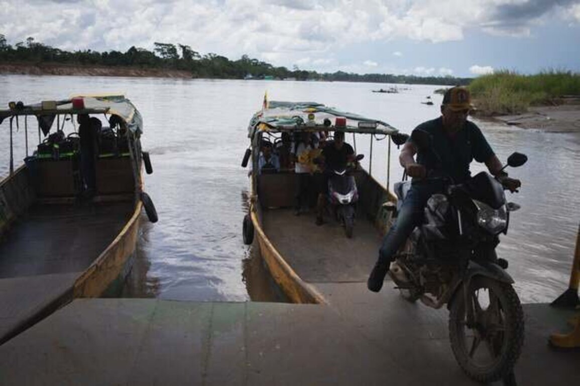Colombia: Armed Groups Strangle Southern Communities