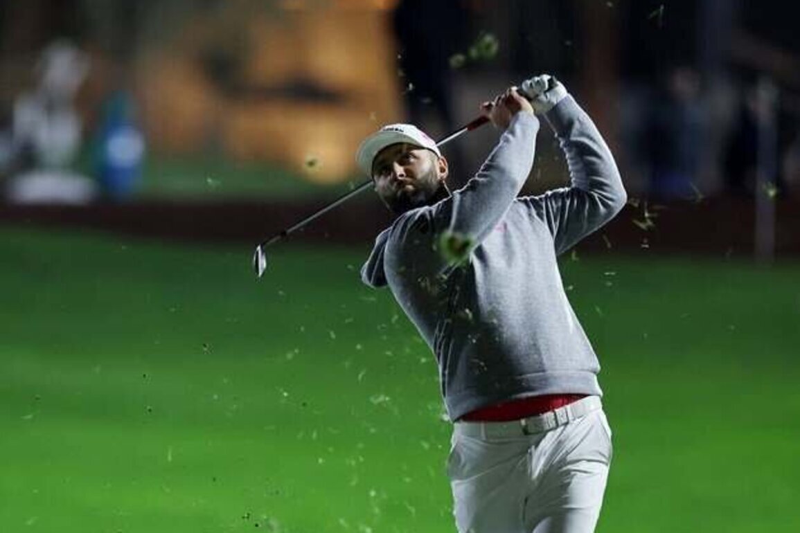 Jon Rahm overcomes rocky start to take LIV Golf Mexico City lead
